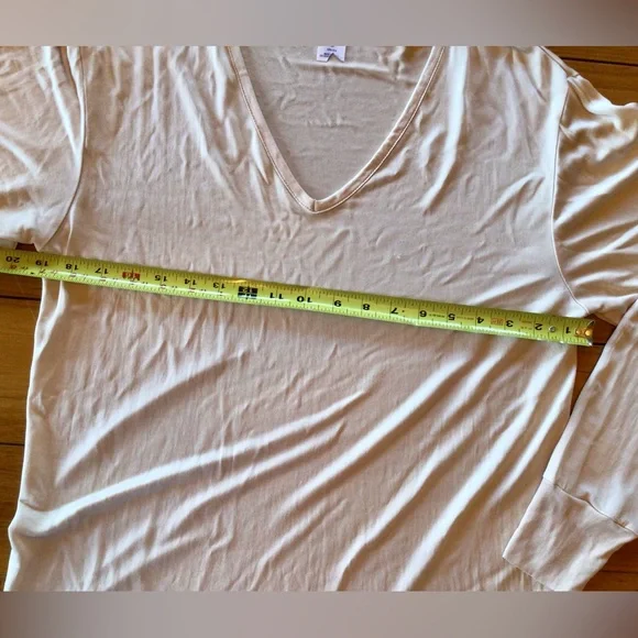 NORDSTROM INTIMATES NWT 100% SILK V NECK LAYER / LONG SLEEVES - Picture 5 of 10